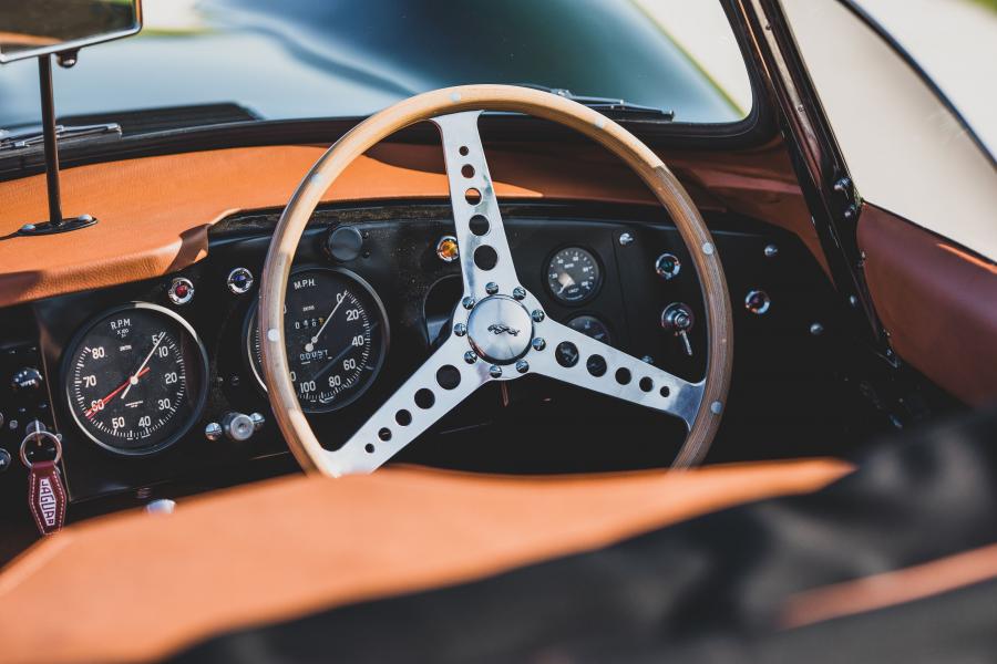 Панель приборов Jaguar XKSS Continuation (XKSS775) 2017 года  (фото 8 из 24)